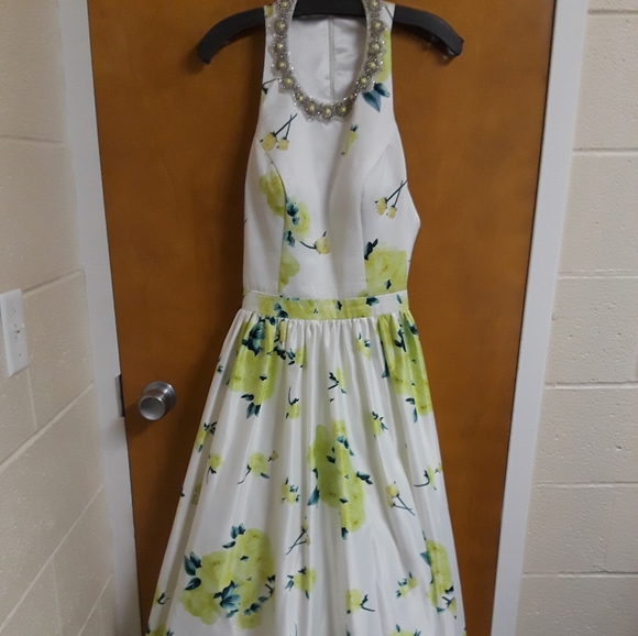 Sleeveless Floral Prom Dress - Picture 1 of 8